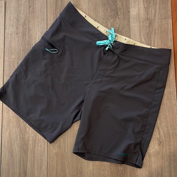 Patagonia Other - Men’s Patagonia Wavefarer Boardshorts  Sz 38 Dark Gray Turq. Accents Laces logo